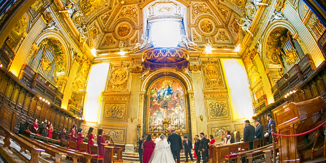 Photojournalist Makes Destination Wedding Portraits Come Alive